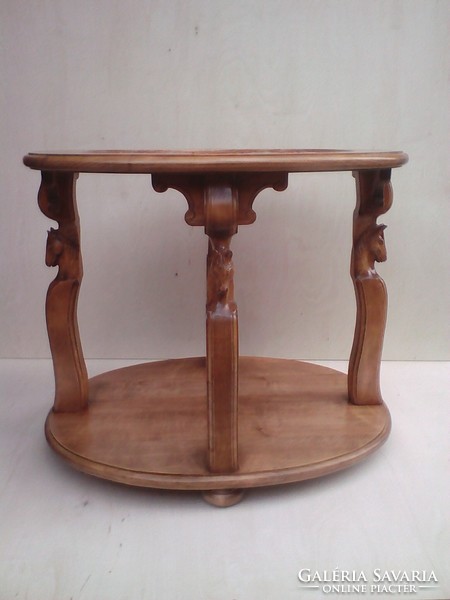 Dohányzóasztal lovasasztal faasztal asztal egyediasztal faragott bútor fabútor lovasajándék