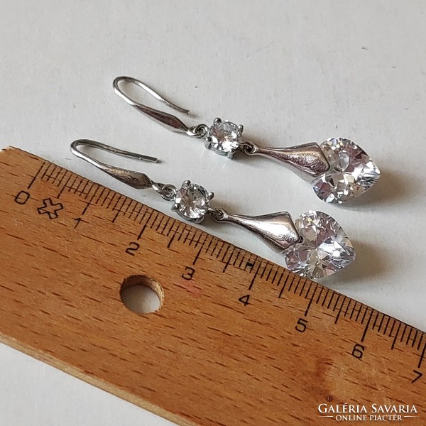 Long earrings with crystal stones