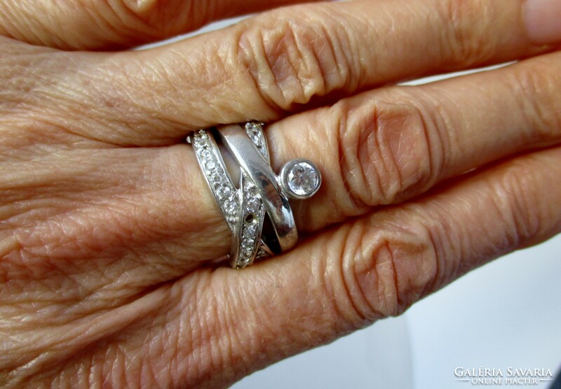 Elegant art deco silver ring with white stones