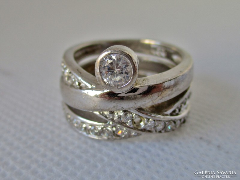 Elegant art deco silver ring with white stones