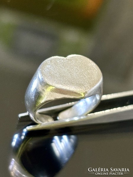 Letisztult formájú tömör ezüst gyűrű