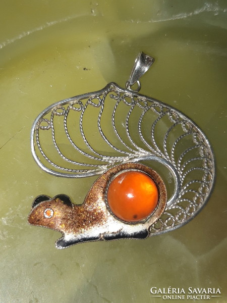 Régi filigrán ezüst mókus medál - karneollal és tűzzománccal díszített