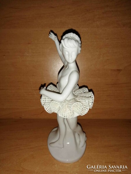 Fehér porcelán tüllszoknyás balerina figura - 18 cm magas