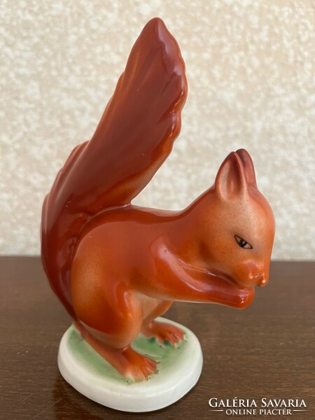 Jelzett porcelán mókus hollóházi figurális szobor