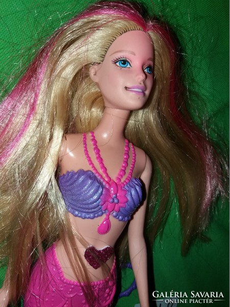 Gyönyörű MATTEL 2011 Interaktív mozgó uszony dús hajú eredeti Barbie baba képek szerint BrÚ 2.