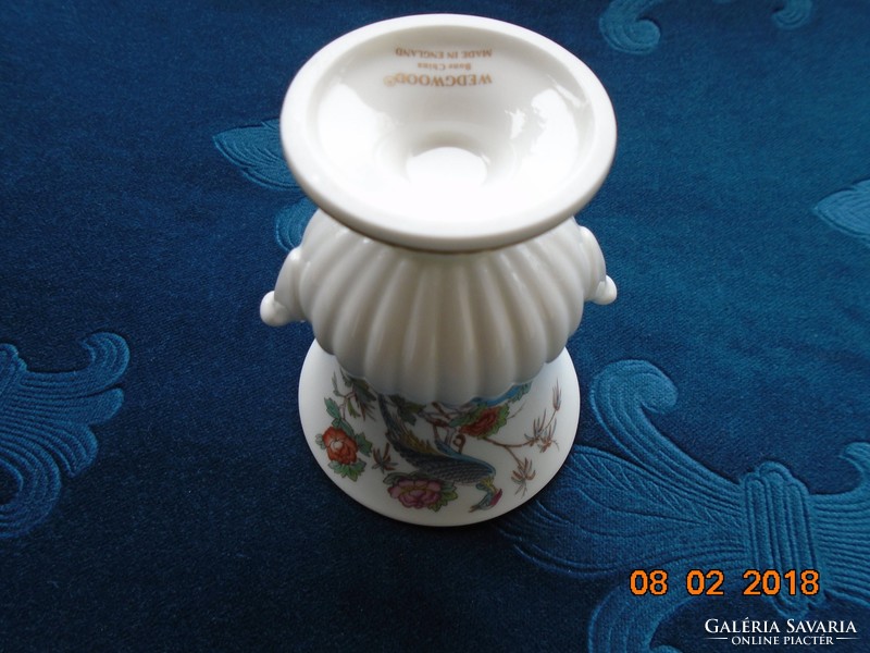 Wedgwood Japanese Kutan crane pattern fine porcelain (bone china) vase