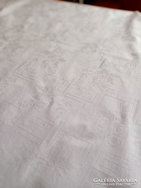 Modern pattern, white, damask tablecloth, 136 x 132 cm