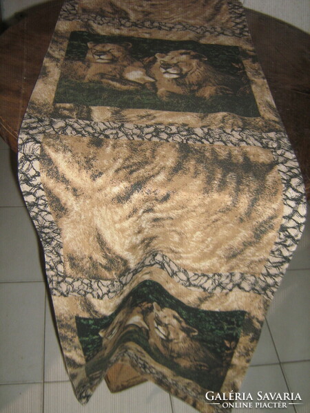 Beautiful special lined wild animal runner table centerpiece