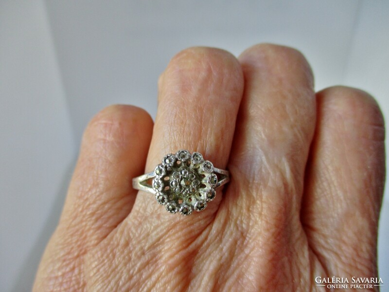 Beautiful old Hungarian daisy silver ring with sparkling marcasite