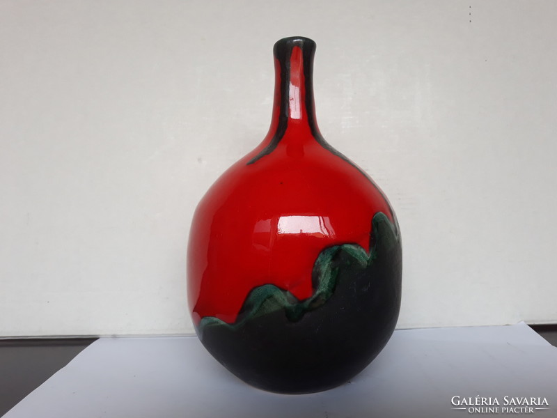 Retro piros-fekete kerámia váza