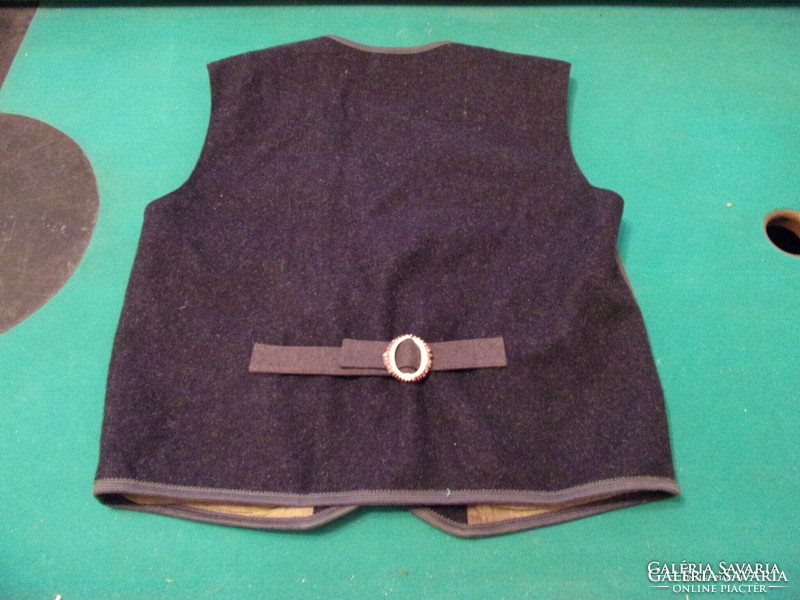 Women's Austrian hunter vest with size designation 40 (salzburger tracht branding)