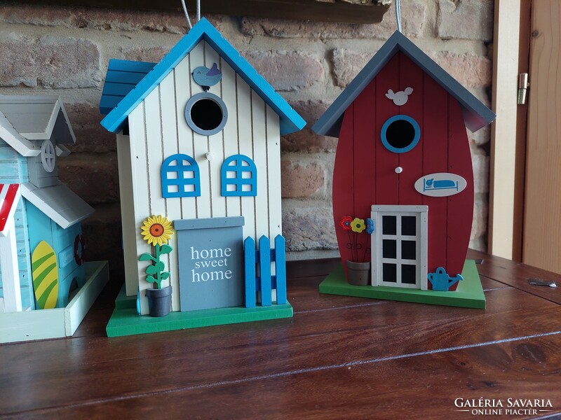 There are 4 birdhouses in the bird feeder collection