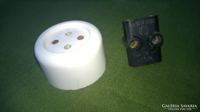 Old vinyl socket and 3-prong distributor -250 v-6 a- together