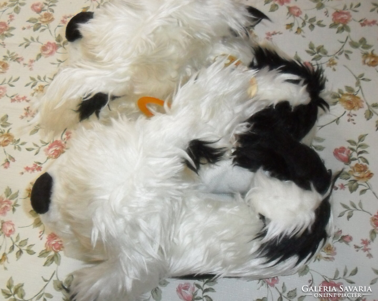 Dog-shaped, soft, warm furry house mom, new, with tags. 32-Es.