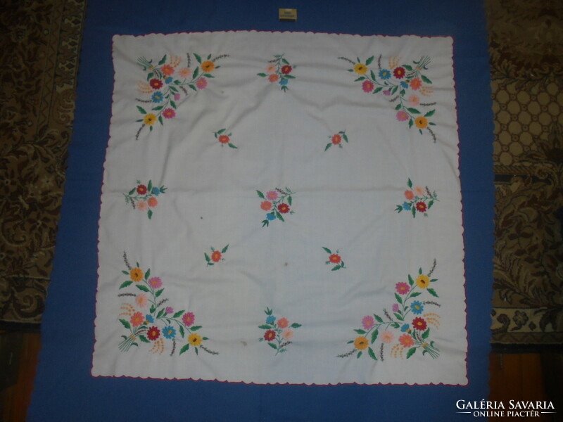 Embroidered flower bouquet tablecloth, tablecloth - handwork