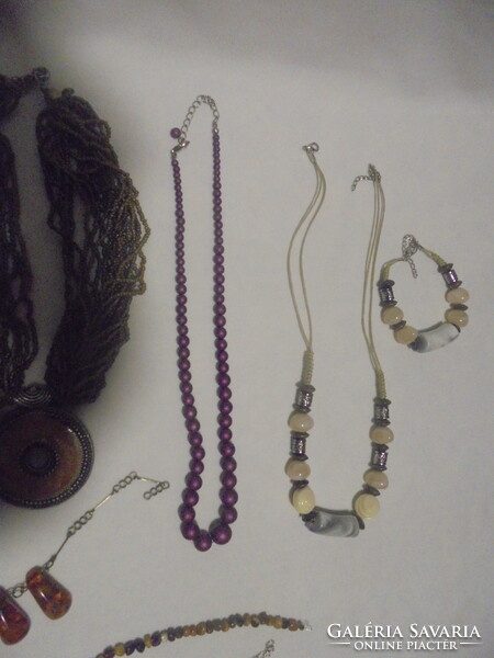 Retro jewelry package - necklaces, bracelets, clips, ...