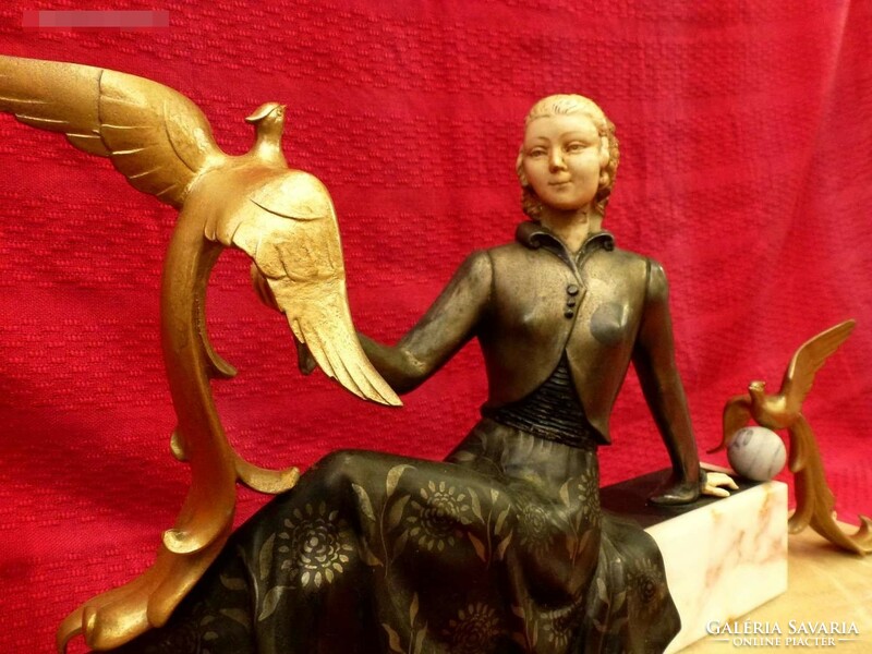 Art deco female figure with doves on marble. In good condition. Designed by Demetre chiparus
