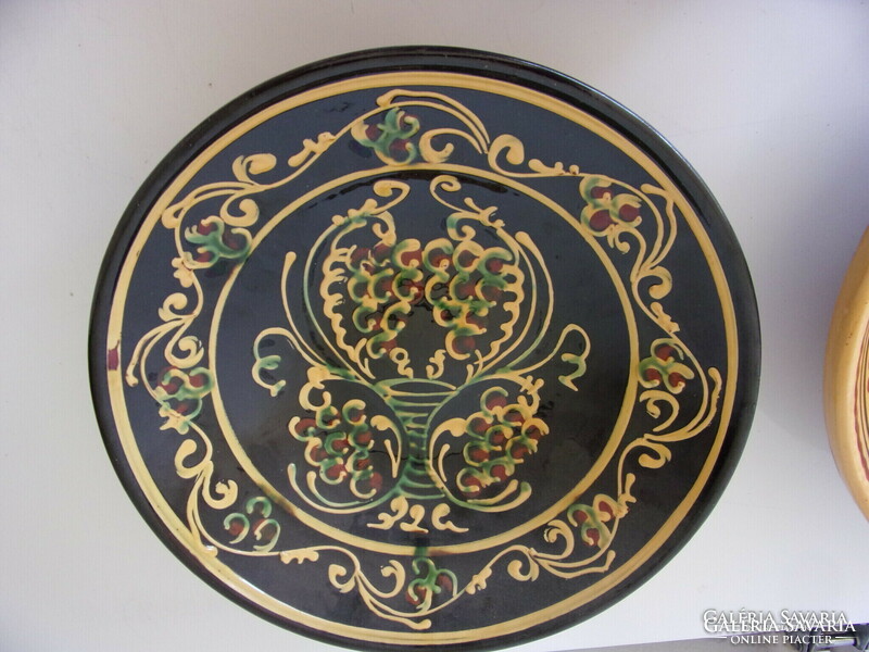 2 ceramic wall plates