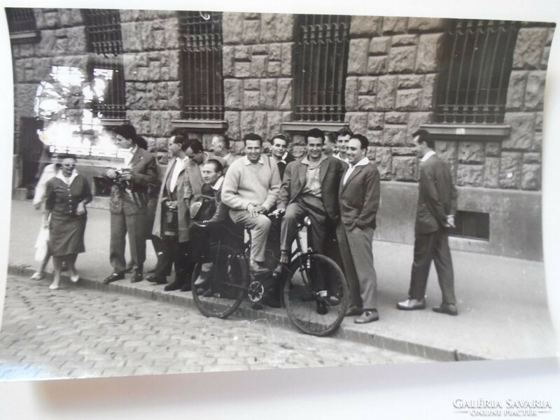 D198598  Régi fotó  SOPRON  a posta előtt - bicikli  1960k