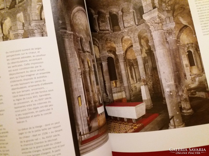 Auvergne basilica notre-dame d'orcival picture French language album according to pictures