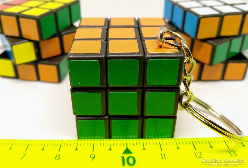 Kulcstartó Rubik-kockával