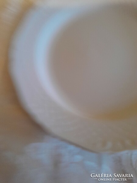 White plate 19 cm