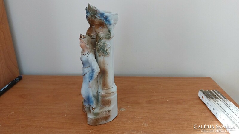 (K) Szép porcelán szobor - váza  cca 18 cm magas