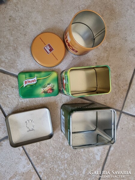 Metal boxes for 3 spicy teas