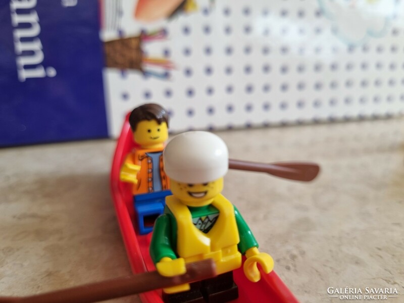 Lego package canoes