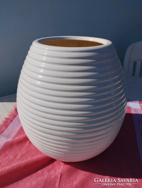 Design ceramic floor vase