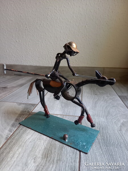 Pompás modern acél szobor: lovaspóló (20,3x21,5x13 cm)