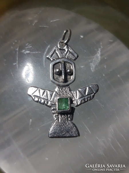 Smaragddal díszített ezüst inka totem amulett medál