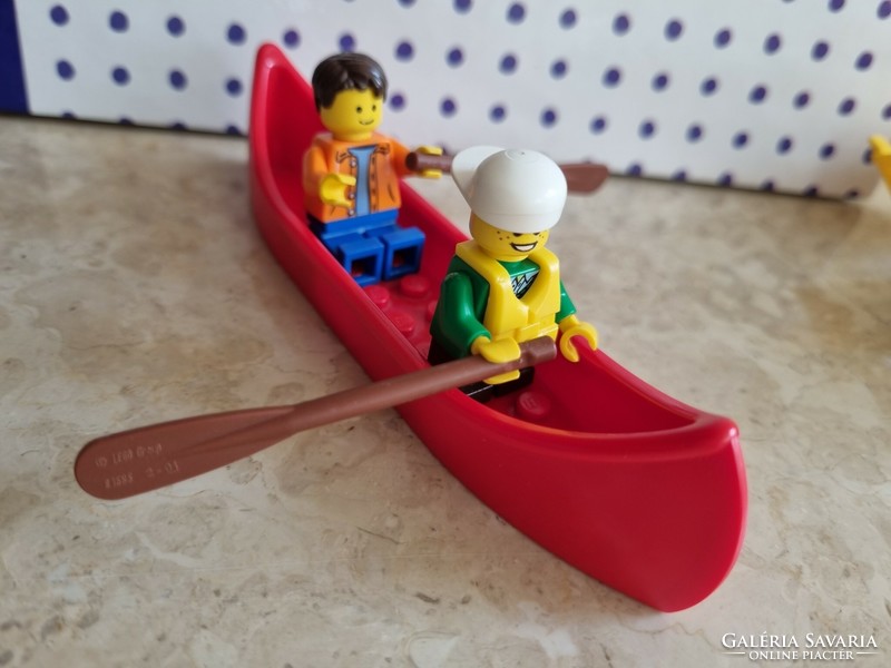 Lego package canoes