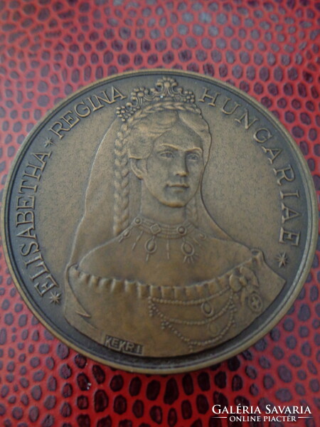 Queen Elizabeth bronze commemorative medal