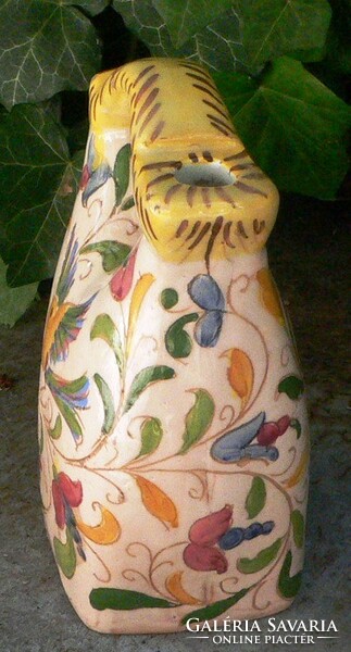 Madaras majolica jug