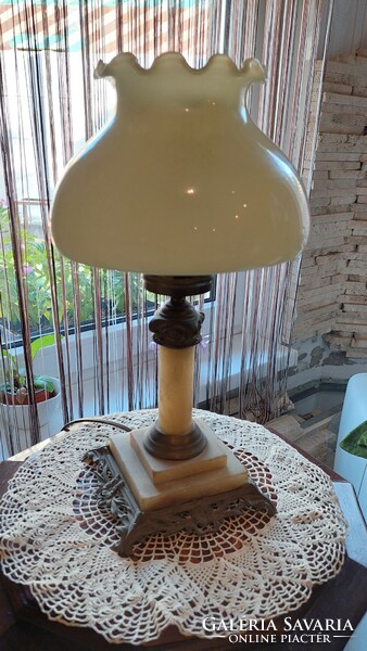 Frilled glass lampshade