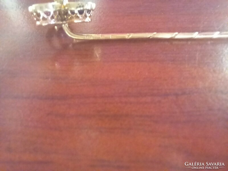 Diamond, ruby, sapphire 14 carat gold breast/tie pin. With certificate