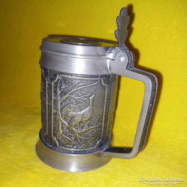 Marked with a hunting scene, zinn (tin) beer mug, beer mug.