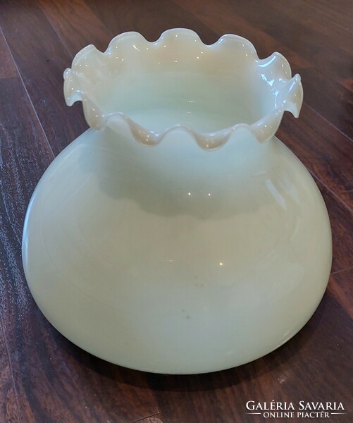 Frilled glass lampshade