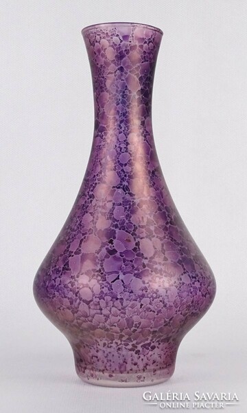 1O978 Mályva színű foltos mintás mid century művészi üveg váza 21 cm