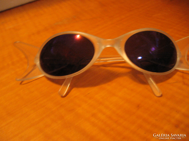 Retro side wing sunglasses