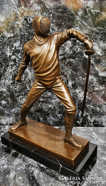 Kardvívó - bronz szobor
