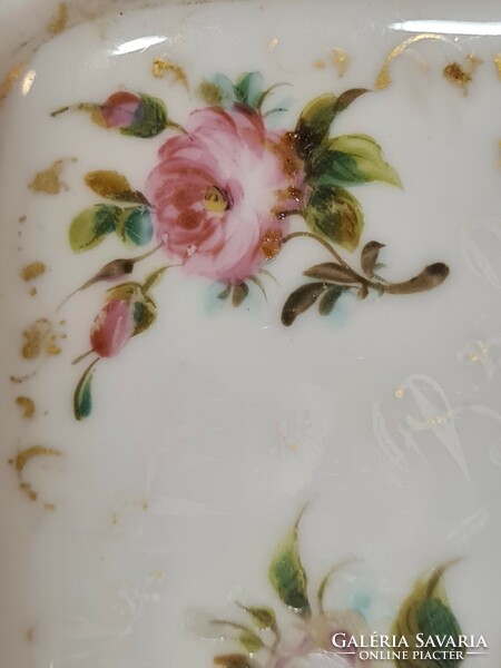 Antik, XIX. századi, kézzel festett, romantikus rózsás-virágos aranyozott kínáló porcelántál.