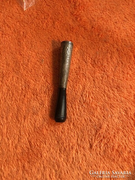 Ezüst szipka, XIX. századi szépség, 8 cm-es hosszúságú.