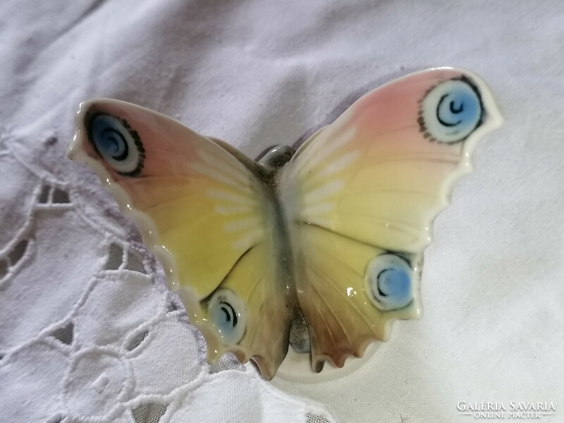 Beautiful, vintage Volkstadt porcelain peacock eye butterfly