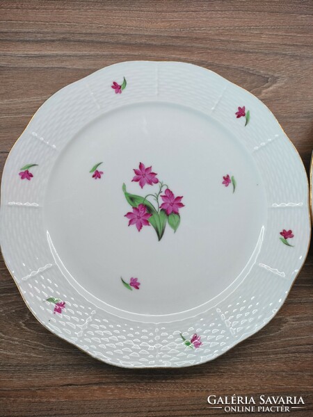 Herendi porcelán virágmintás tányérok, antik-pecsétes jelzéssel 2 db
