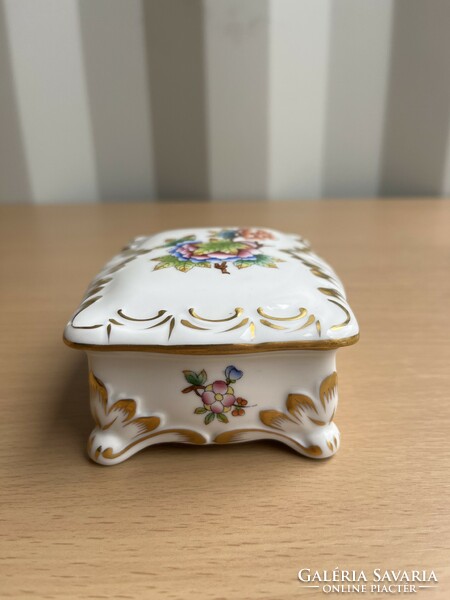 Herendi Viktória Mintás Dúsan Aranyozott Lábas Porcelán Bonbonier A57