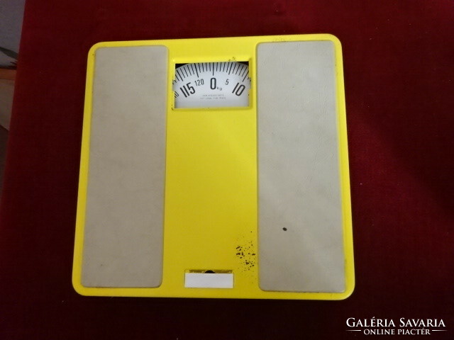 Mechanical personal scale, size: 26x26 cm. Jokai.