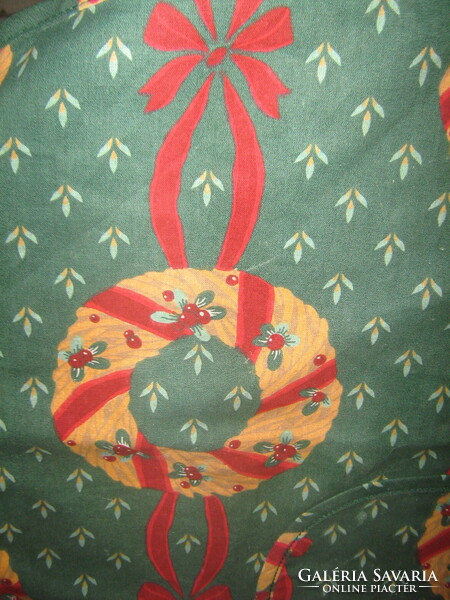 Beautiful vintage Christmas pattern apron with large pockets