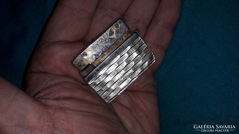Old zenith - Japanese - lighter with gilded metal casing as shown in the pictures